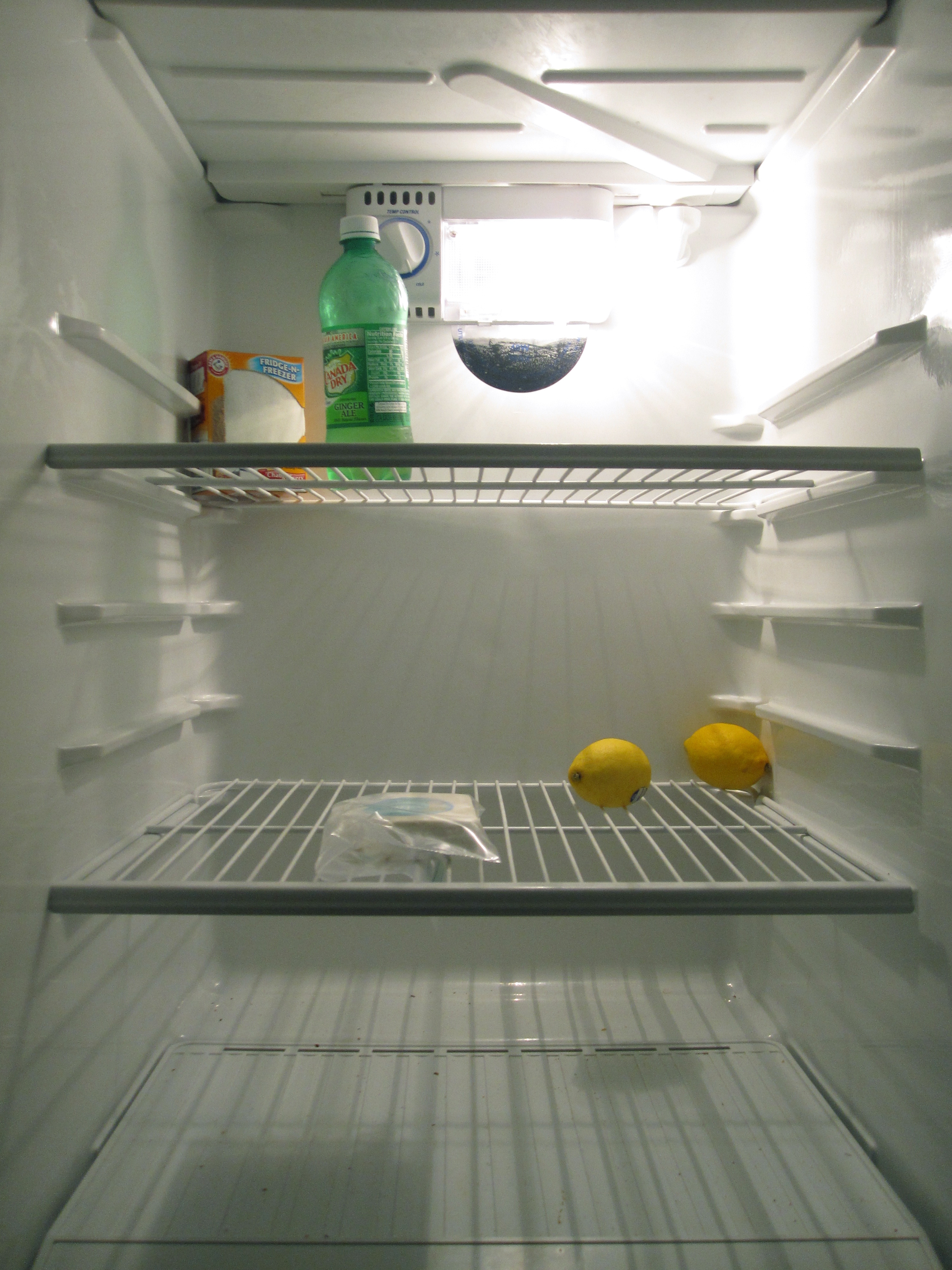 Пустой холодильник
