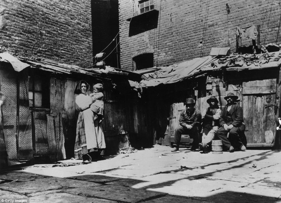 Italian Immigration on emaze