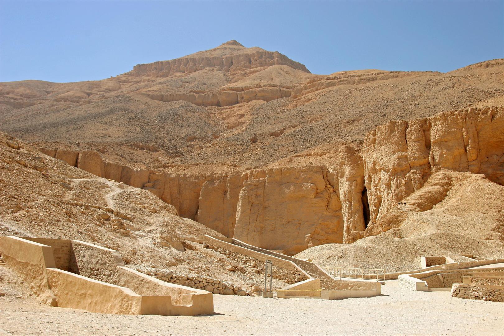 Research on Egypt on emaze