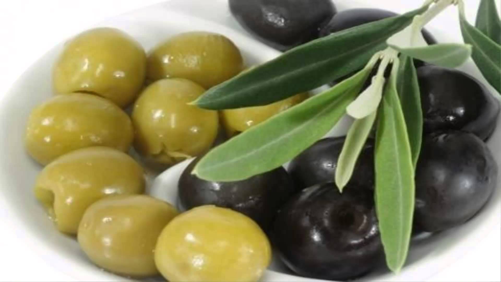 Оливки черные и зеленые