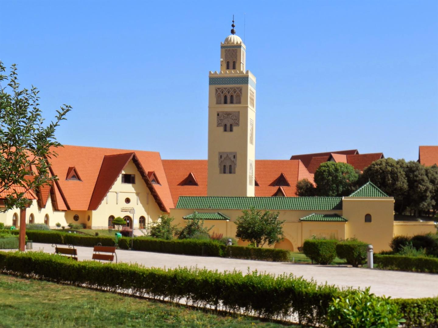 Al Akhawayn University on emaze