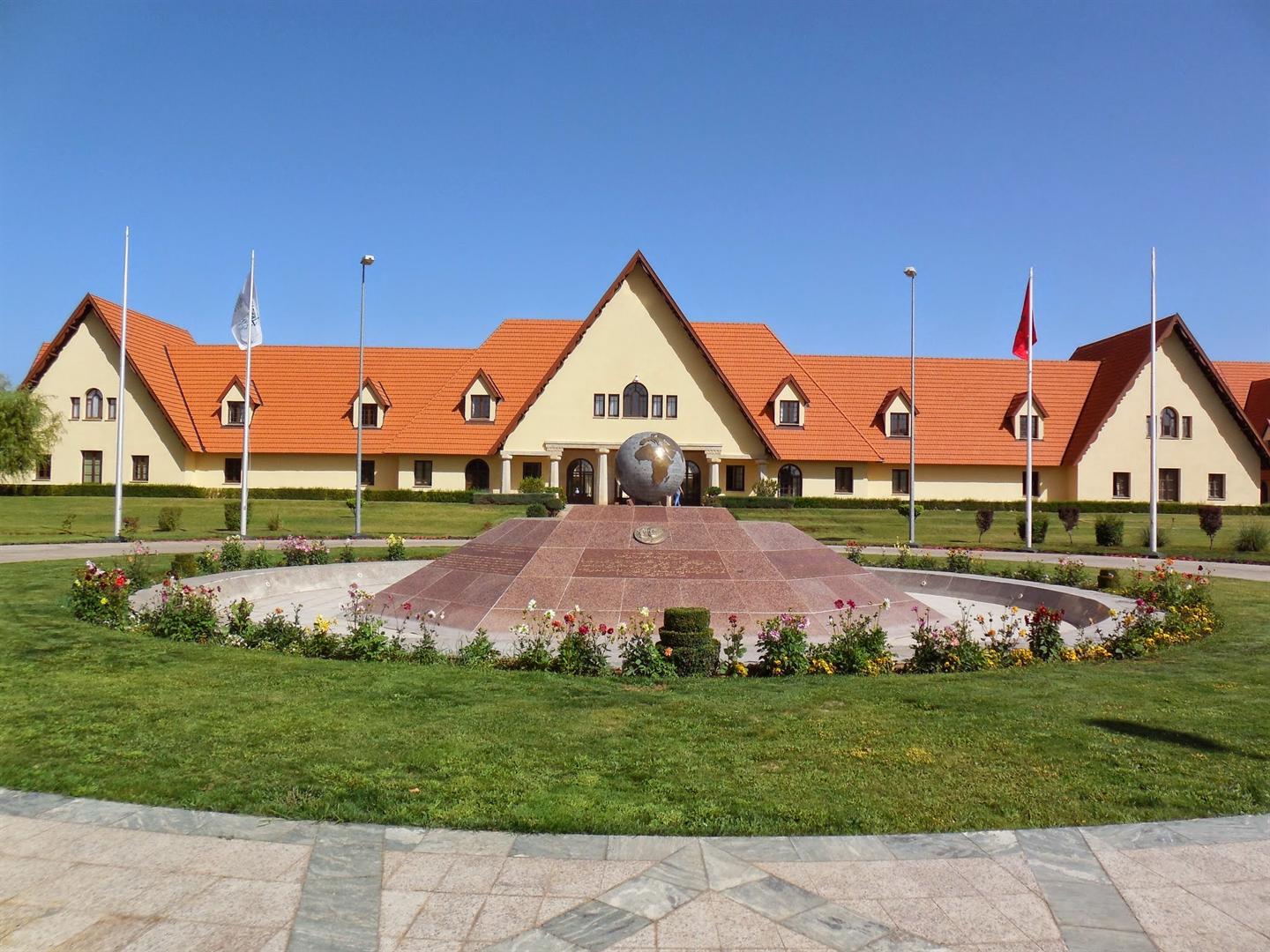 Al Akhawayn University on emaze