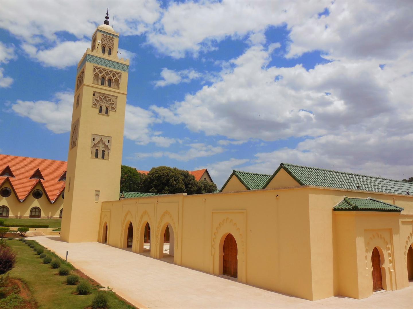 Al Akhawayn University on emaze