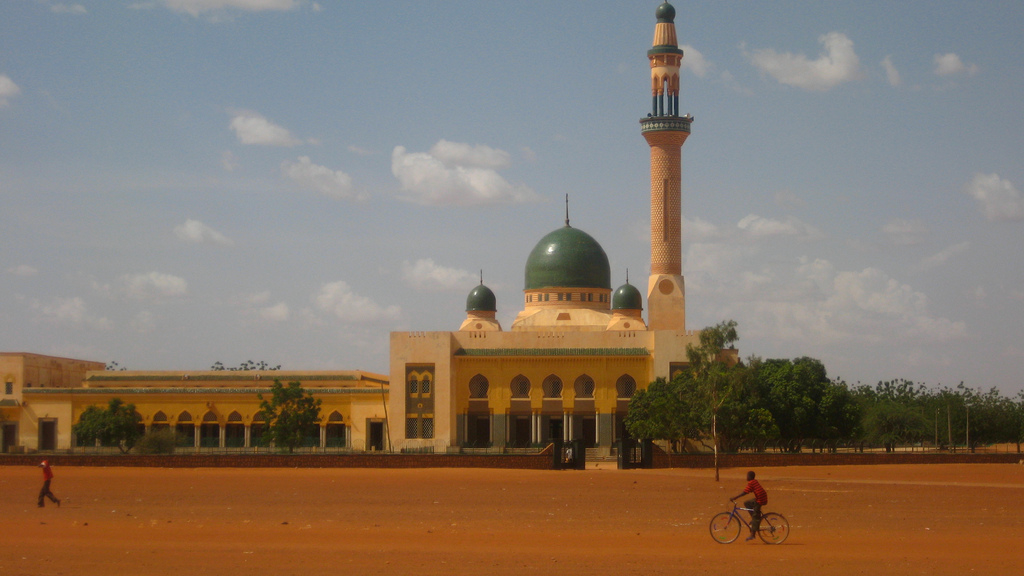 Олимпик ниамей. Ниамей. Ниамей столица. Ниамей со Стамбула. Umm al-Qura Mosque Багдад.