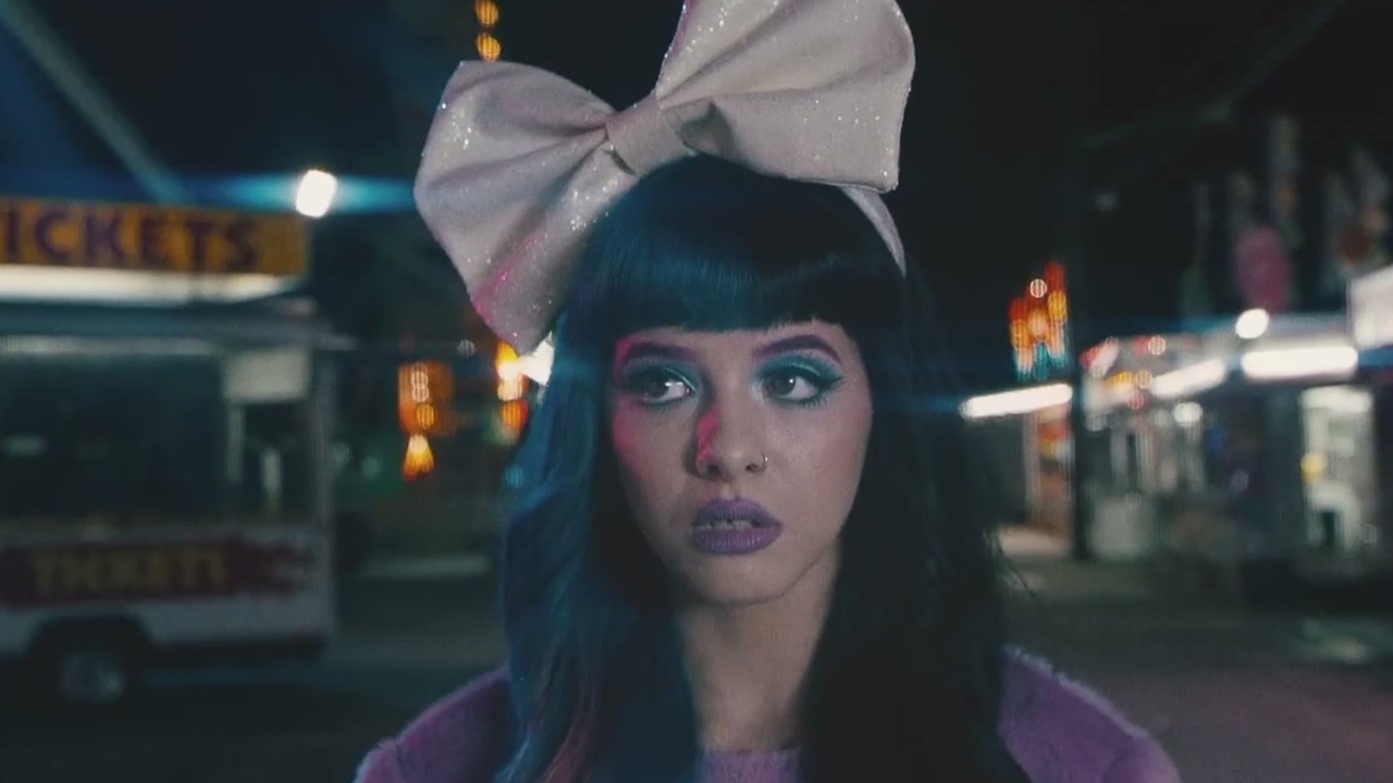 Мелани мартинес карусель. Клип с каруселью. Melanie+martinez death. Melanie martinez 2022. Мелани мартинес carousel.