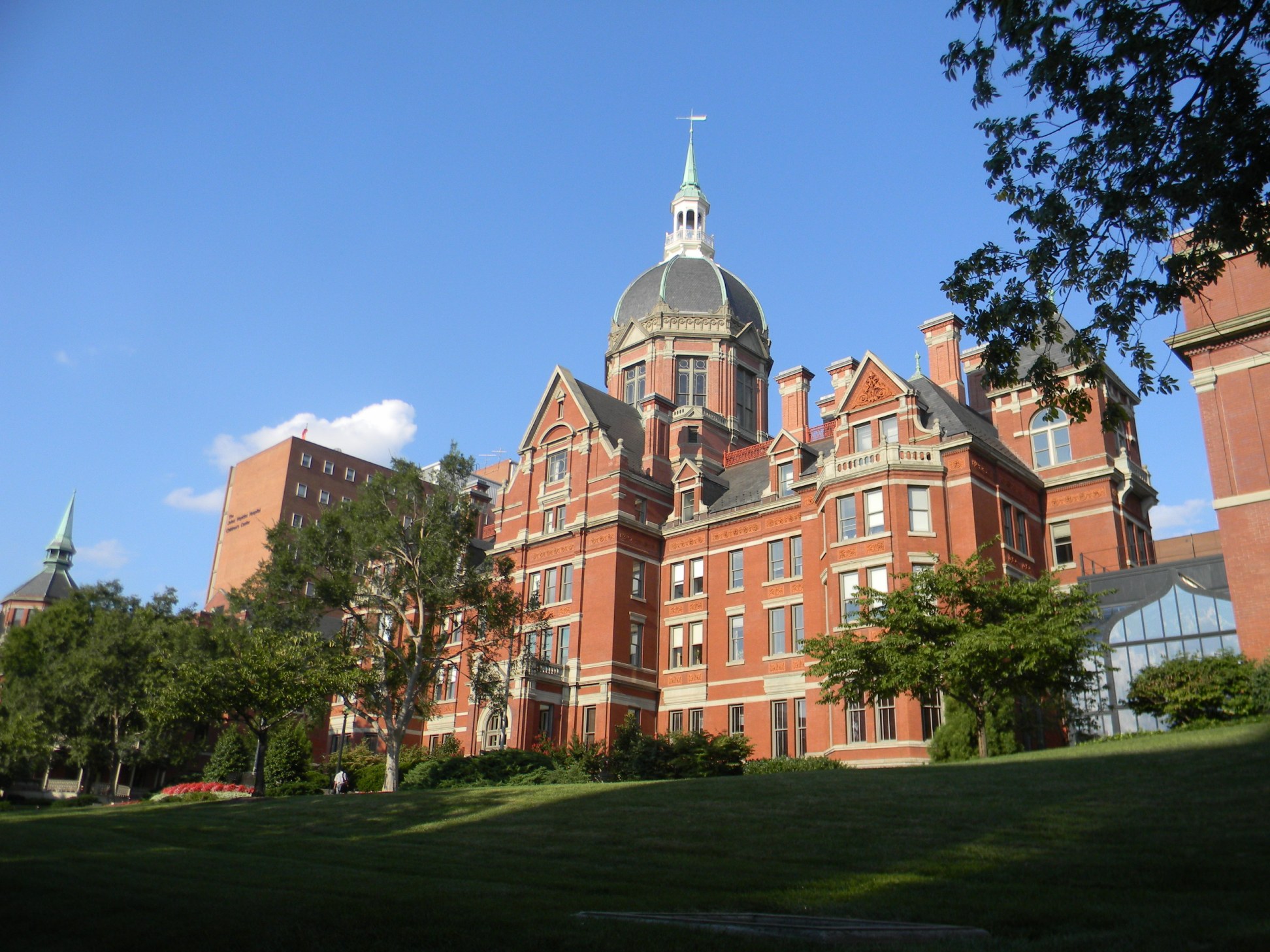 Johns hopkins university. Университет Джонса Хопкинса. Университет Джона Хопкинса США. Университет Джонса Хопкинса в Балтиморе. Медицинская школа университета Джона Хопкинса.