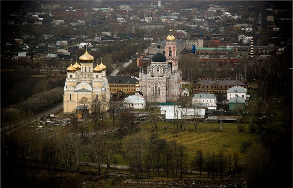 Работа город область. Вышний Волочек Казанский монастырь вид сверху. Казанский монастырь Вышний волочёк с полёта. Тверская область с высоты птичьего полета. Вышний Волочек с высоты птичьего полета.