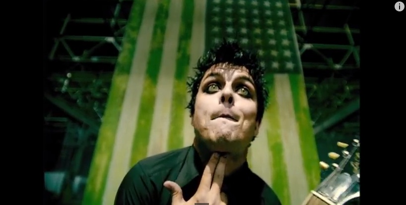 Клип green. Green Day клип. Green Day American Idiot клип. Грин дей Холидей клип. Грин Дэй Американ идиот фото.