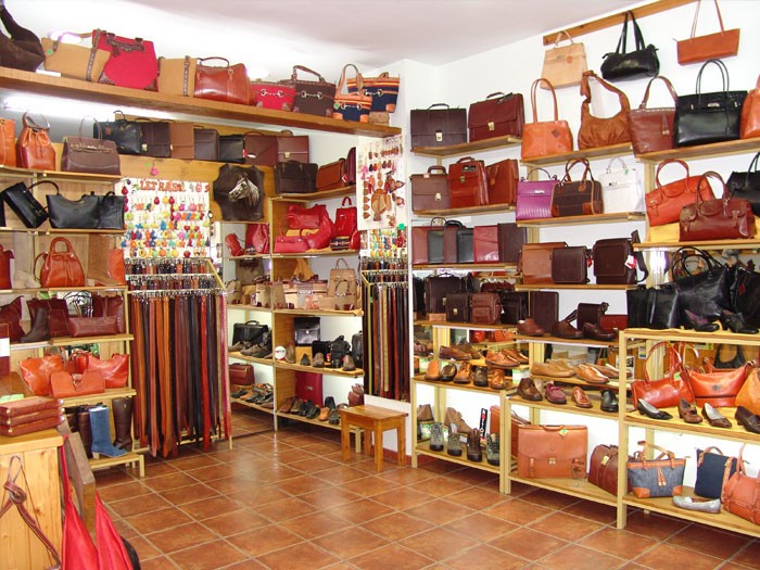 Resultado de imagen para zapatos y carteras almacen