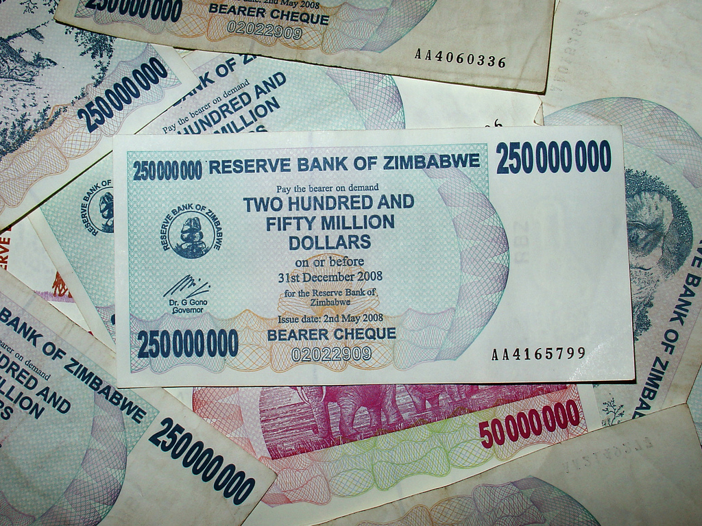 250 миллионов долларов в рублях это. Квадриллион долларов Зимбабве. Миллион долларов Зимбабве. 1 Million доллар Зимбабве. Зимбабвийский доллар 50000000.