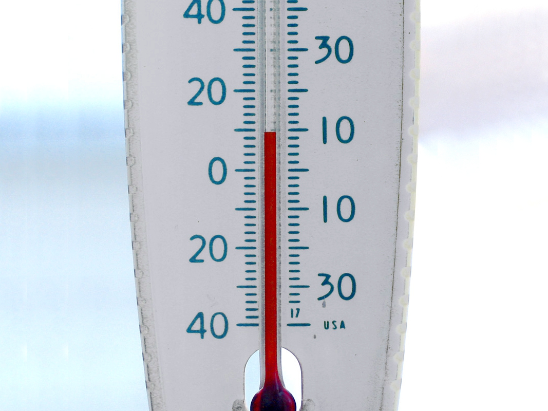 На 2 градуса теплее. Градусник 30 градусов. Термометр 0-400 градус. Термометр 10 градусов выше нуля. Градусник 26 градусов.