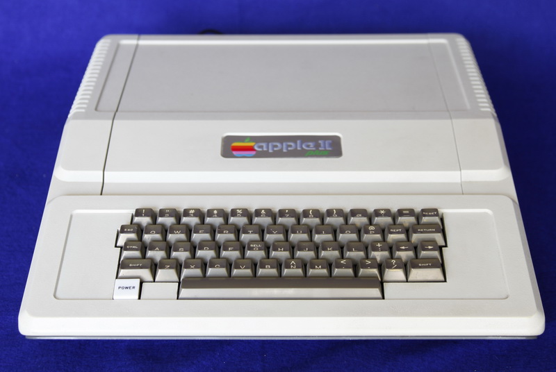 Computer 2. Apple 2 Plus. Apple II 1970 Keyboard. Первые комплектные компьютеры Apple 2 Apple 3. Apple 2 Plus 1979.