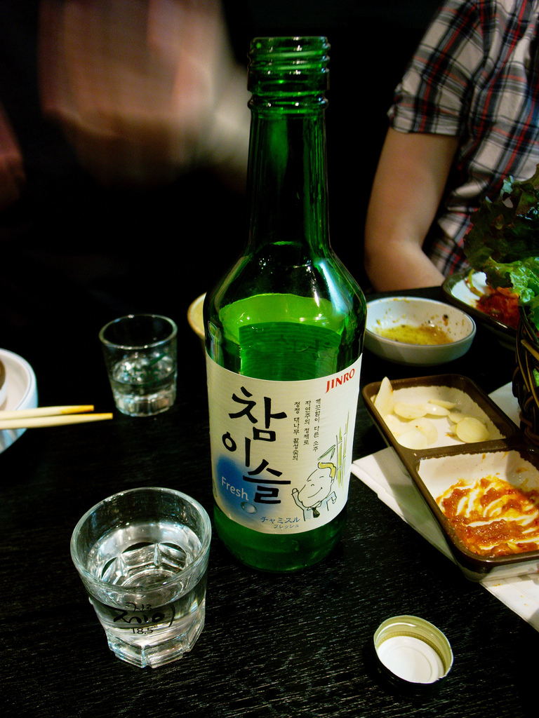 Соджо напиток. Корейский алкоголь соджу.