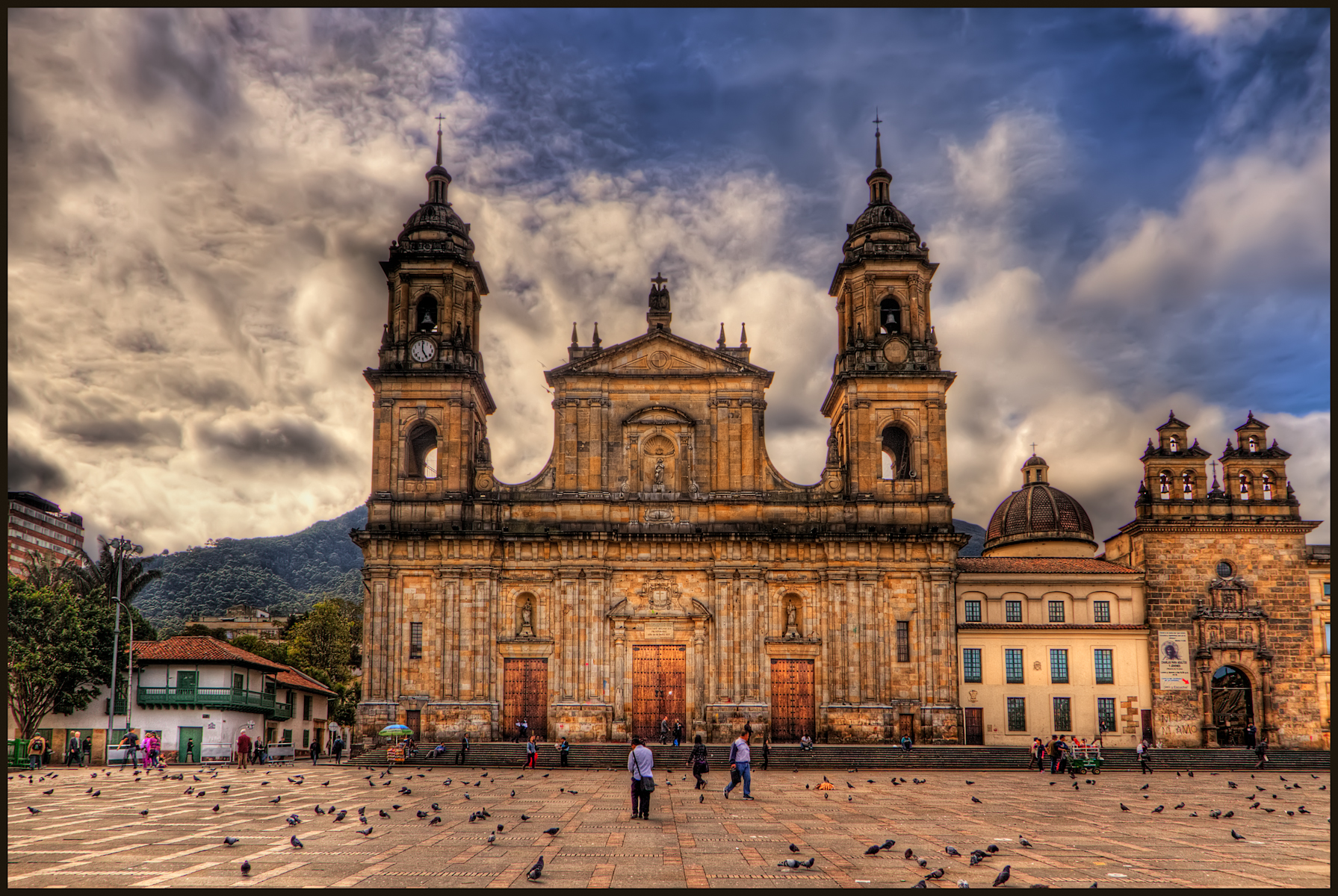 Колумбия страна. Кафедральный собор Боготы Богота. Собор Примада Колумбия. Площадь Боливара Колумбия. Испания ,Богота,собор католический.