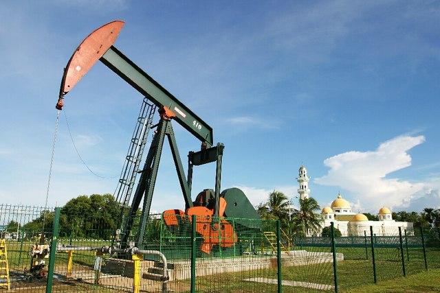 Малайзия добыча. Бруней добыча нефти. Бруней нефть. Промышленность Брунея. Бруней экономика.