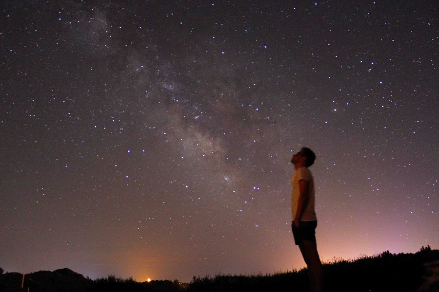 Going sky. Star_gazing лицо. Looking at the Stars. Look at the Stars. A man looking at the Sky.