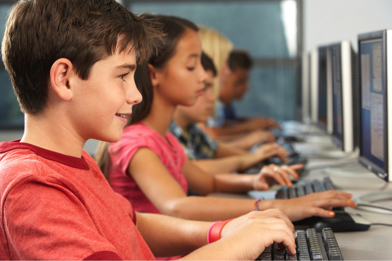 Do you often use a computer. Students use computers at their lessons в пассивном. students computer class photo. boy working computer. boy at the computer.