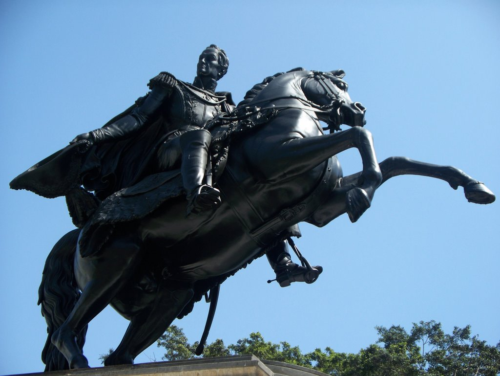 Город боливара 7 букв. Колумбия Боливар. Боливар на коне. Памятник Боливару в Боливии. Департамент Боливар Колумбия.