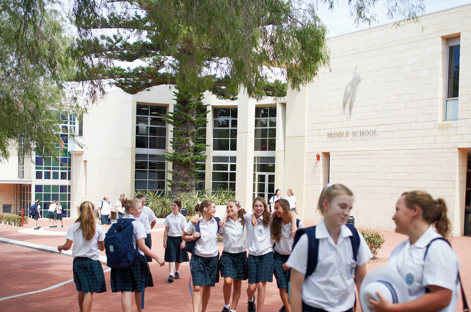 Государственная школа вакансии. Старшая школа в Австралии. Средняя школа вавтралии. Государственные школы в Австралии. Австралийские школьники.