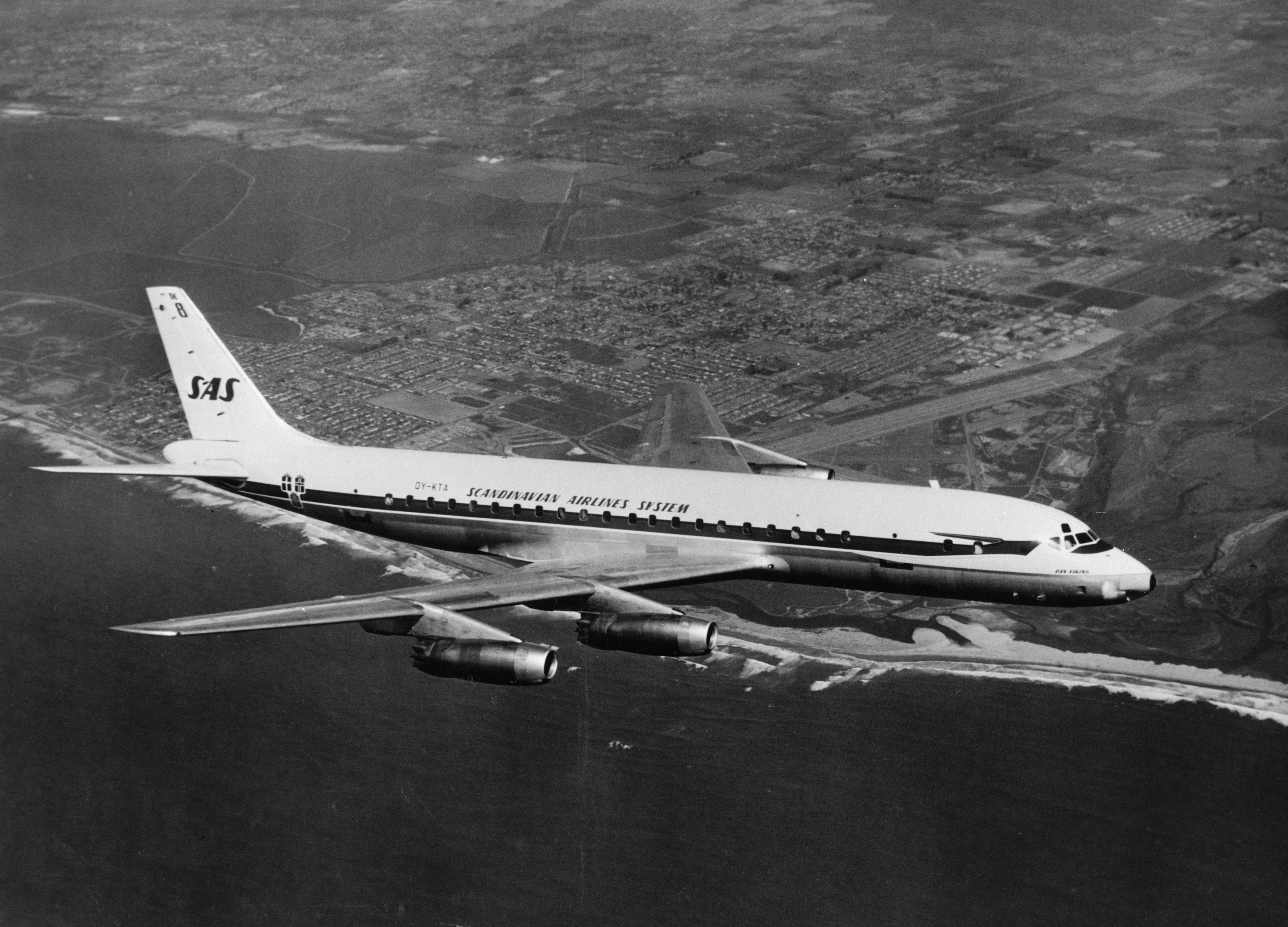 The Golden Age of Air Travel at emaze Presentation
