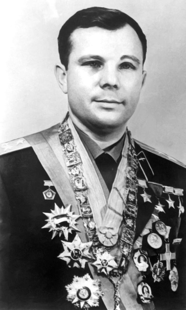 награждение гагарина. герой советского союза награда юрия гагарина. награды гагарина юрия алексеевича. награды гагарина. награды гагарина.