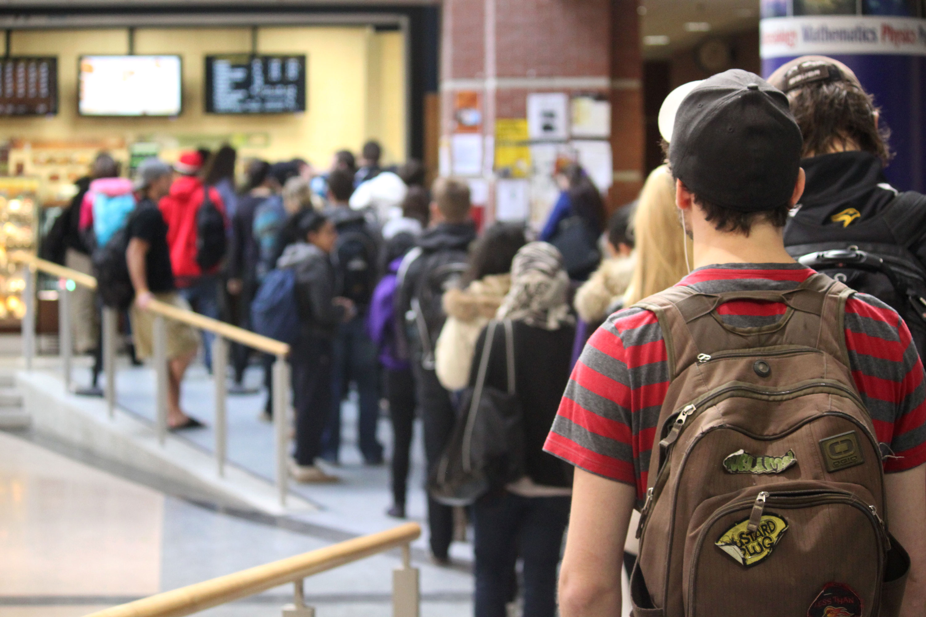 Standing in line. Long line fishing. Long line. Большая очередь. Long line.