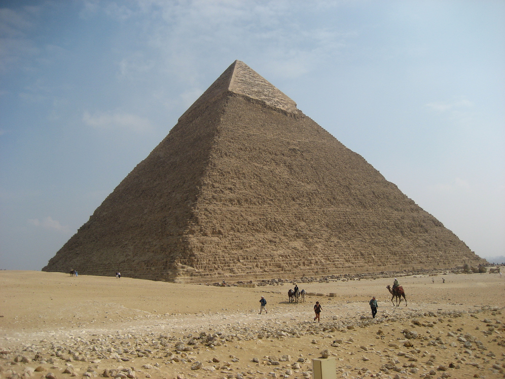 Тру пирамида. Пирамида Неферефры. Egypt the great Pyramids Бог. Пирамида Хейли. Пирамида Хеопса внутри фото.