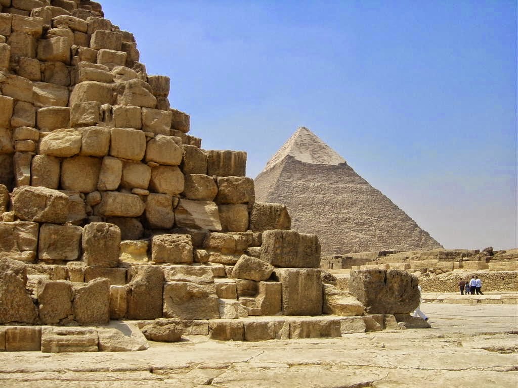 Resultado de imagen de piramides de egipto de piedra
