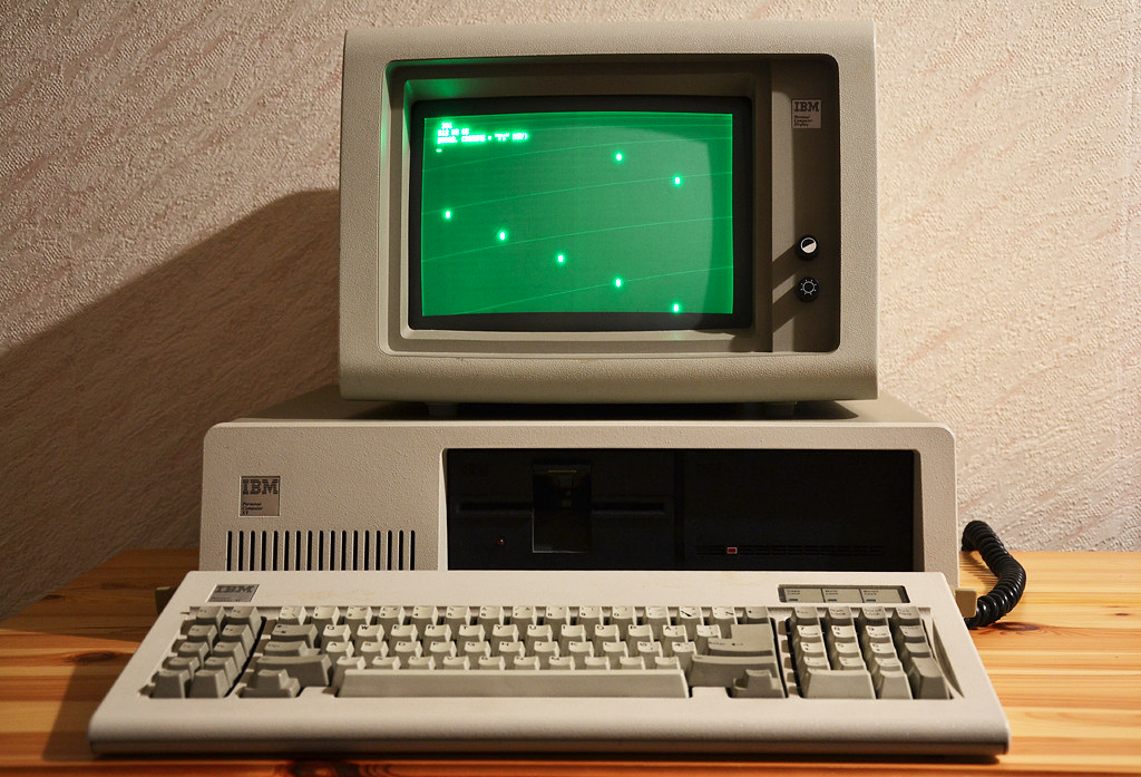8 персональные компьютеры. IBM PC XT 5160. Компьютер IBM PC/XT. IBM PC XT 8088. IBM XT 1983.