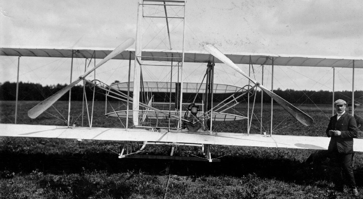 Двигатель самолета братьев райт. Первый полет братьев Райт 1903. Флайер 1 братьев Райт. Самолет флайер братьев Райт. Братья Райт первый самолет.