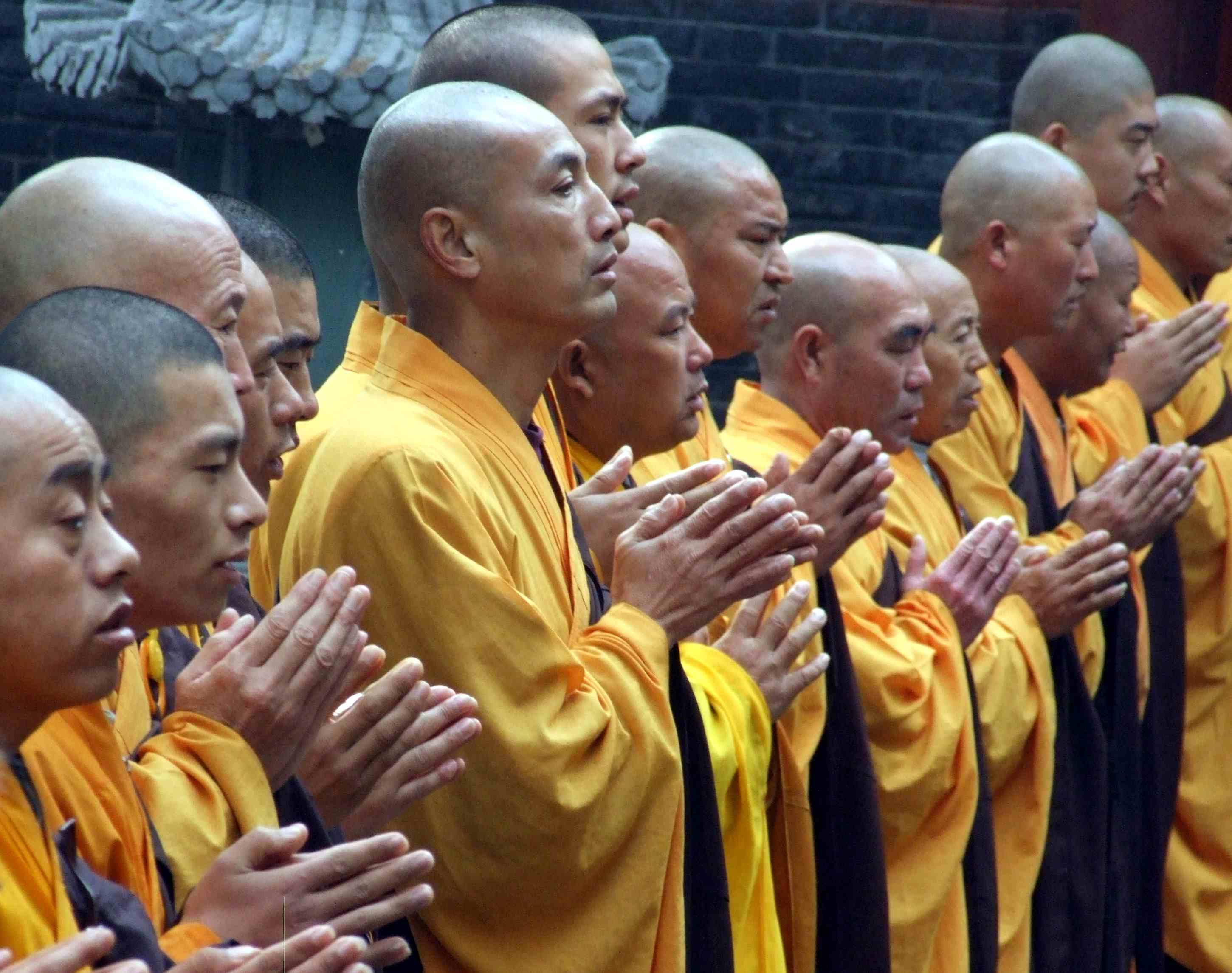 Буддисты в Китае. Разные религии.