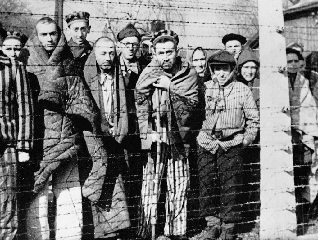 Геноцид народов в годы второй мировой войны. Узники концлагеря Бухенвальд. Освенцим концлагерь узники.