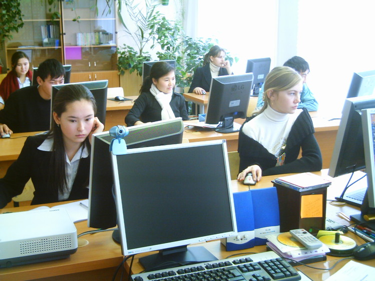 Образование в школах казахстана. Компьютер в школе. Школы в Казахстане. Модернизация школ. ПК В школе.