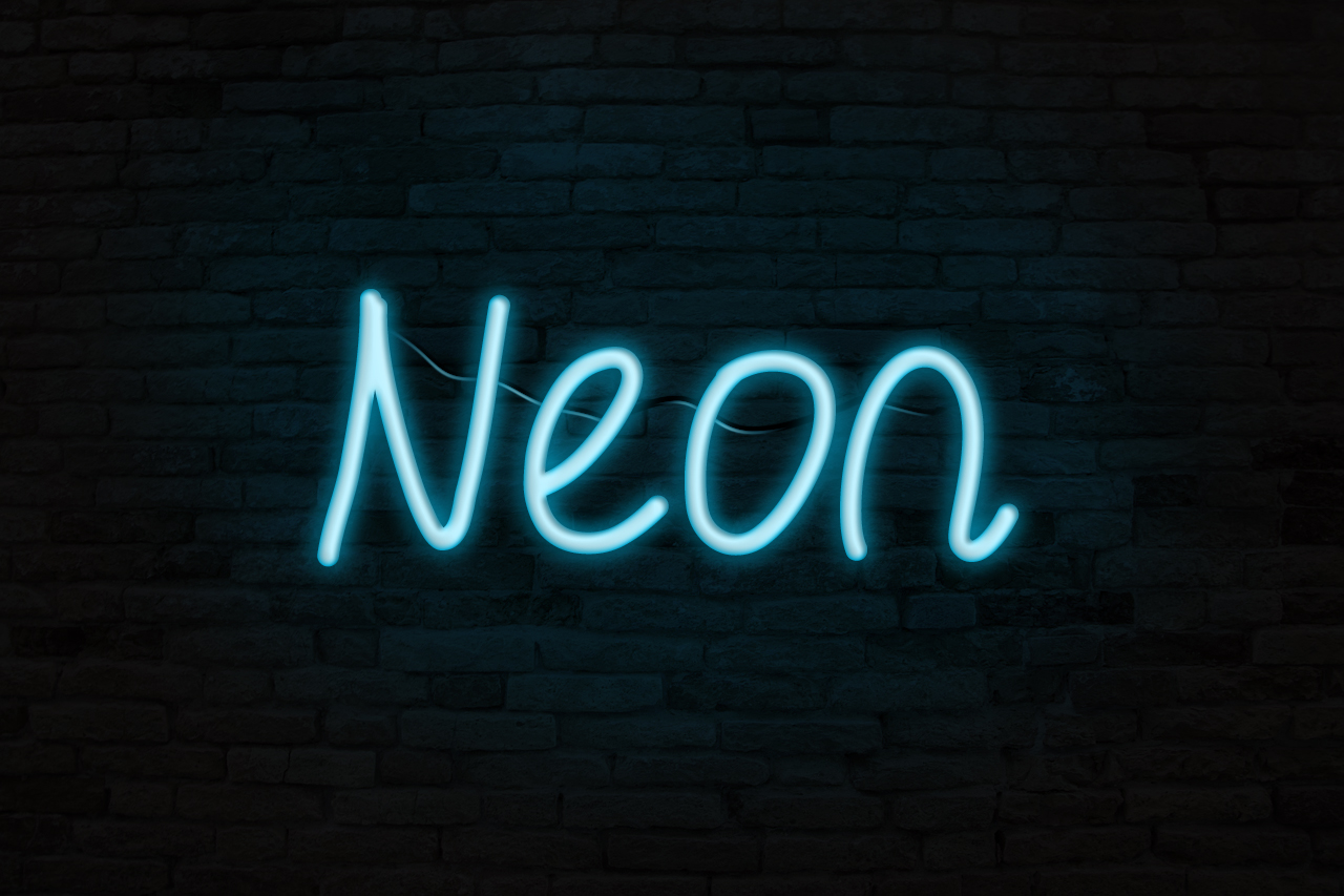 Как сделать неоновую надпись. Неон надпись. Neon надпись. Неоновые надписи на черном. Голубая неоновая надпись.