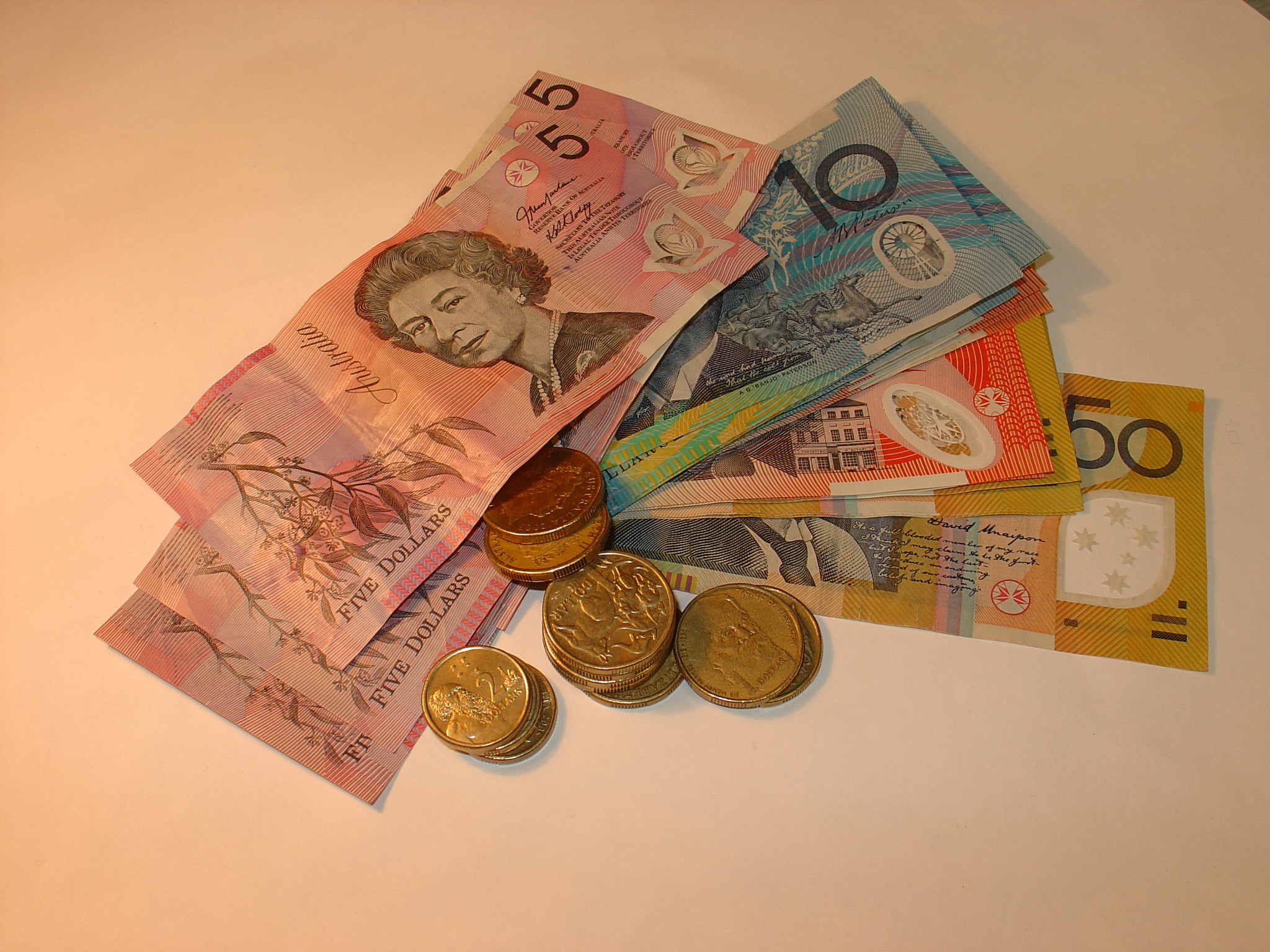 Размен мелкими купюрами. Местная валюта. Деньги Австралии. Австралийский доллар пластиковый. Размен денег.