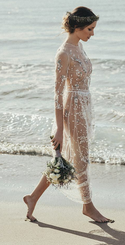 Мокрое платье. Мокрые прозрачные платья. Девушка в мокром платье. Прозрачная одежда на пляже. Под легкой и прозрачной