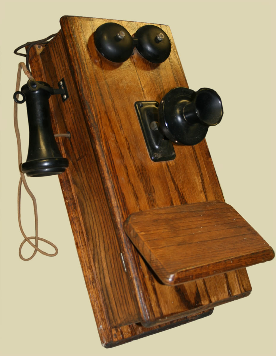 Телефон 1870 года. Первый телефон 1870 год. Телевизор 1870. Телефон 1876 года