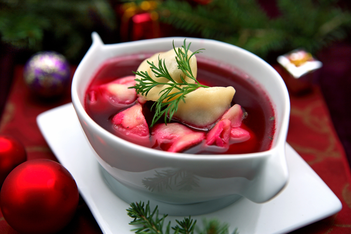 борщок свекольный с ушками. борщ с ушками. борщ с ушками. польский борщ с ушками. борщ с ушками.