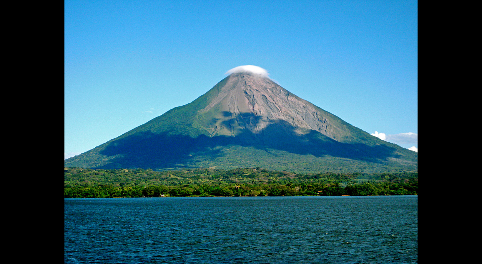 Вулканический остров в тихом океане. Остров Ометепе, Никарагуа. Никарагуа горы. Никарагуа вулкан. Никарагуа вулканы Сан-Кристобаль.