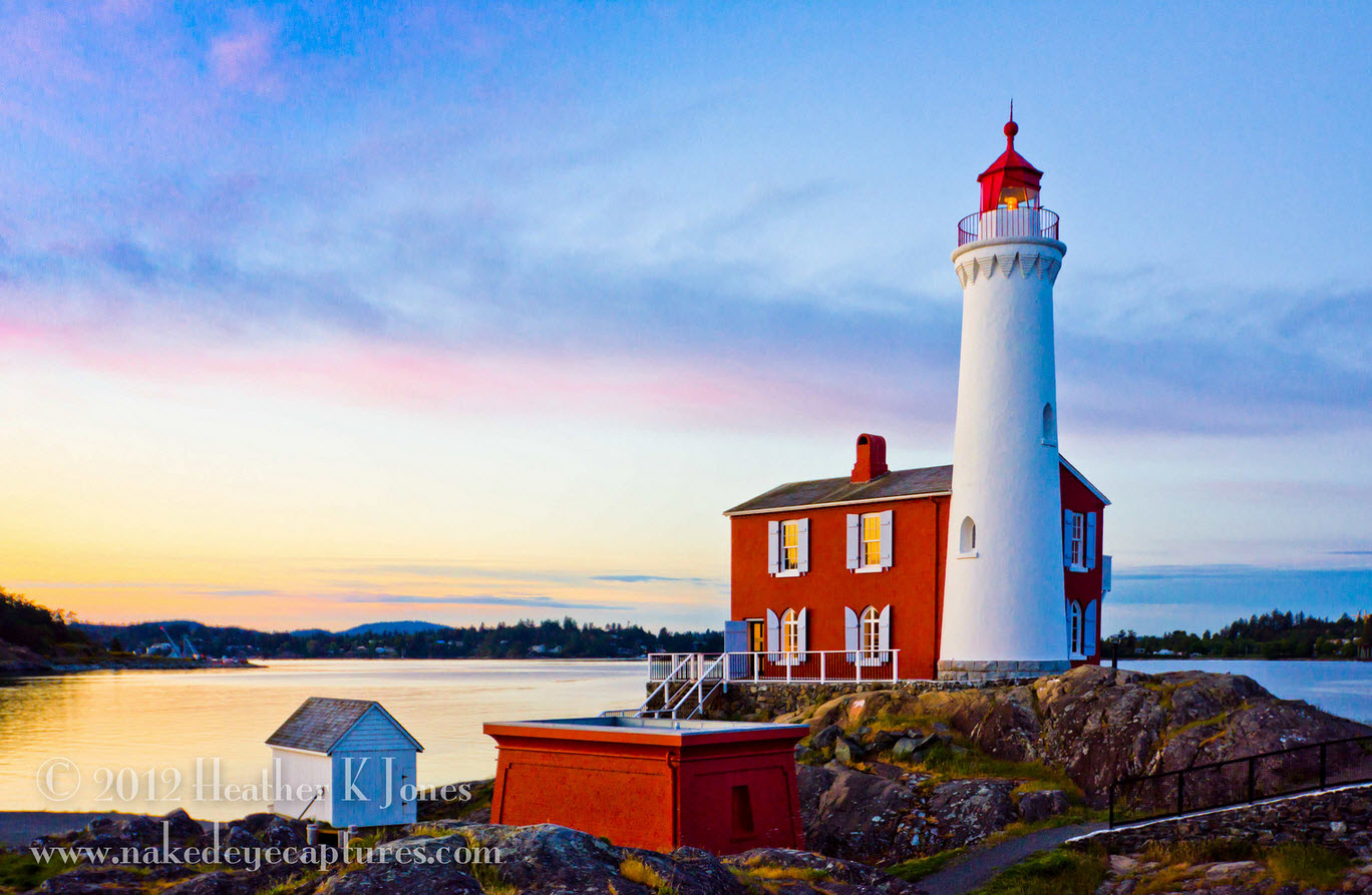 Около маяка. Маяки Канады. Fisgard Lighthouse. Маяки Колумбия. Британский Маяк.