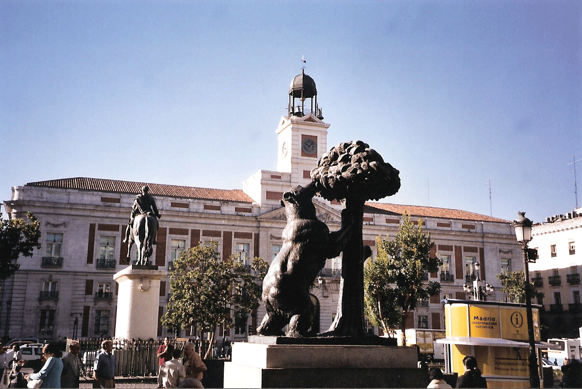 Plaza del sol. Площадь Пуэрта-дель-соль в Мадриде. Пуэрто дель соль Мадрид. Плаза дель соль Мадрид. Puerta del Sol Мадрид.