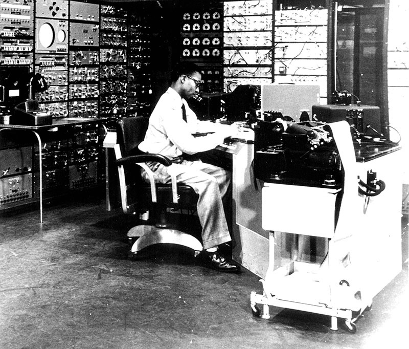 History of computers at emaze Presentation
