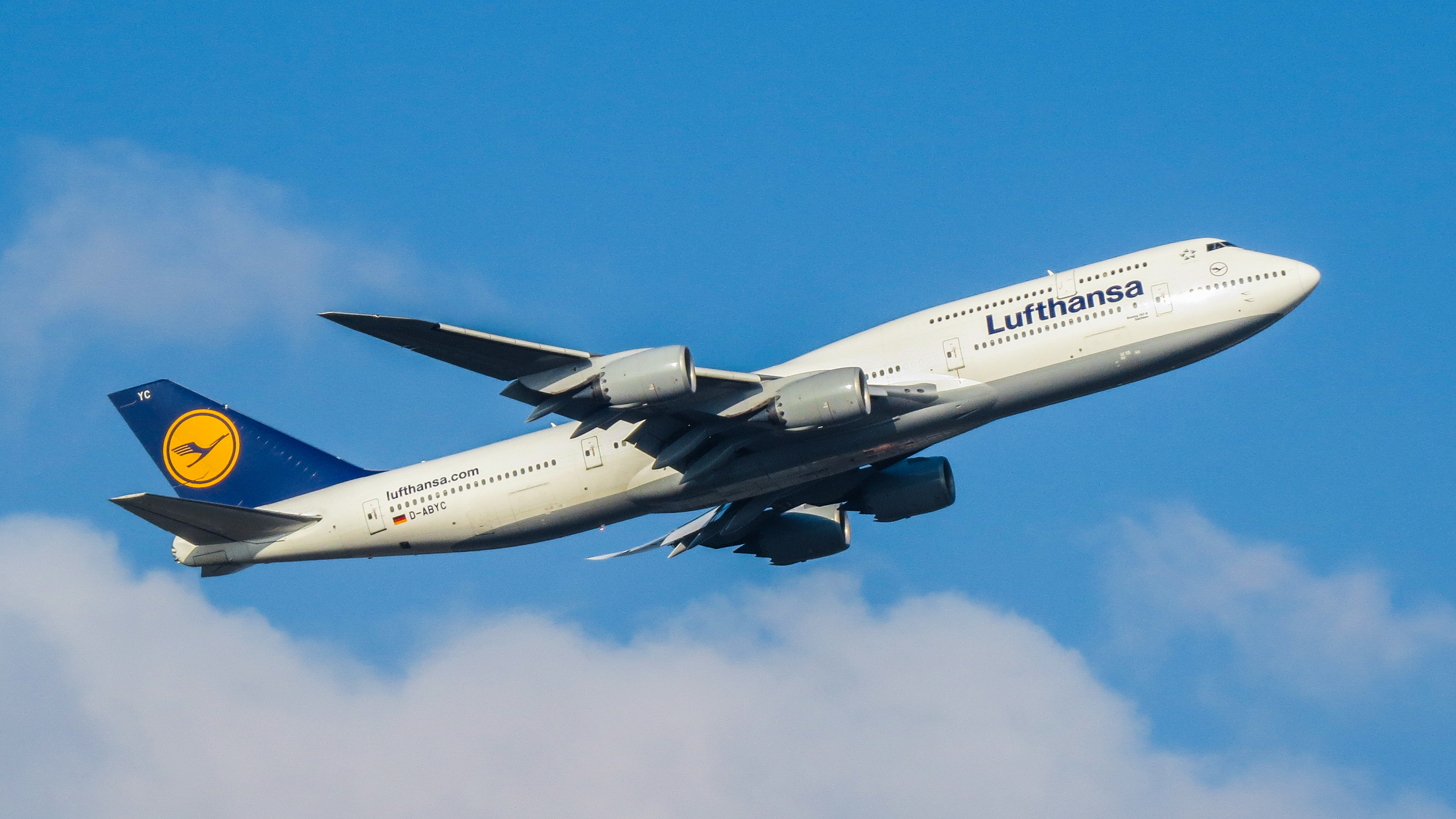 Летим дешево. Боинг 747-8 Lufthansa. Boeing 747-8i. Боинг 747 Lufthansa. Боинг 747 8 Люфтганза.