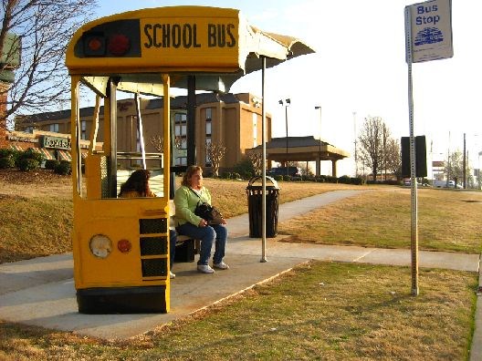 Автобусные остановки в европе. Красивые остановки. The bus stop is. On the bus stop или at the bus stop. Дети на остановке.