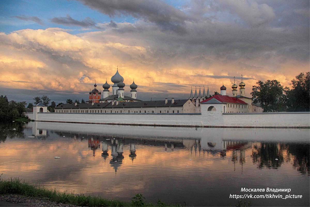 Тихвинский Успенский монастырь затопленный