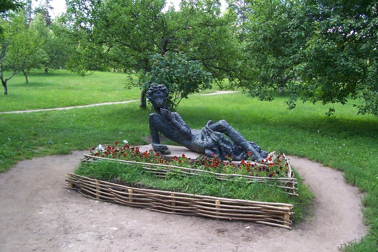 Пушгоры памятник Пушкину