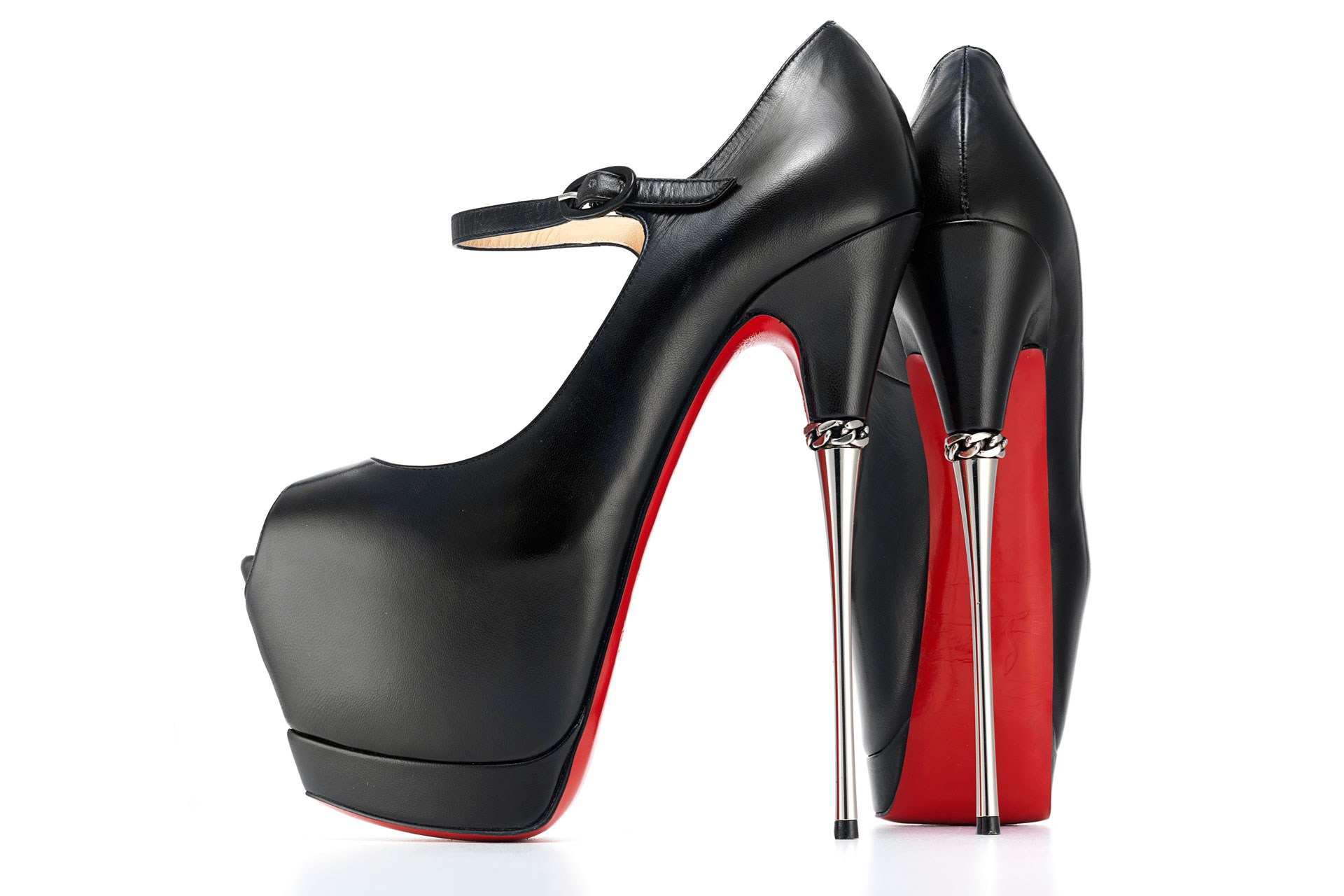 Пластмассовые каблуки. Туфли Christian louboutin. Каблуки Christian louboutin. Лабутены Кристиан диор. Кристиан лабутен туфли женские.