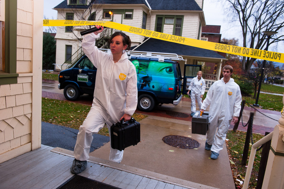forensic-science-technician-at-emaze-presentation