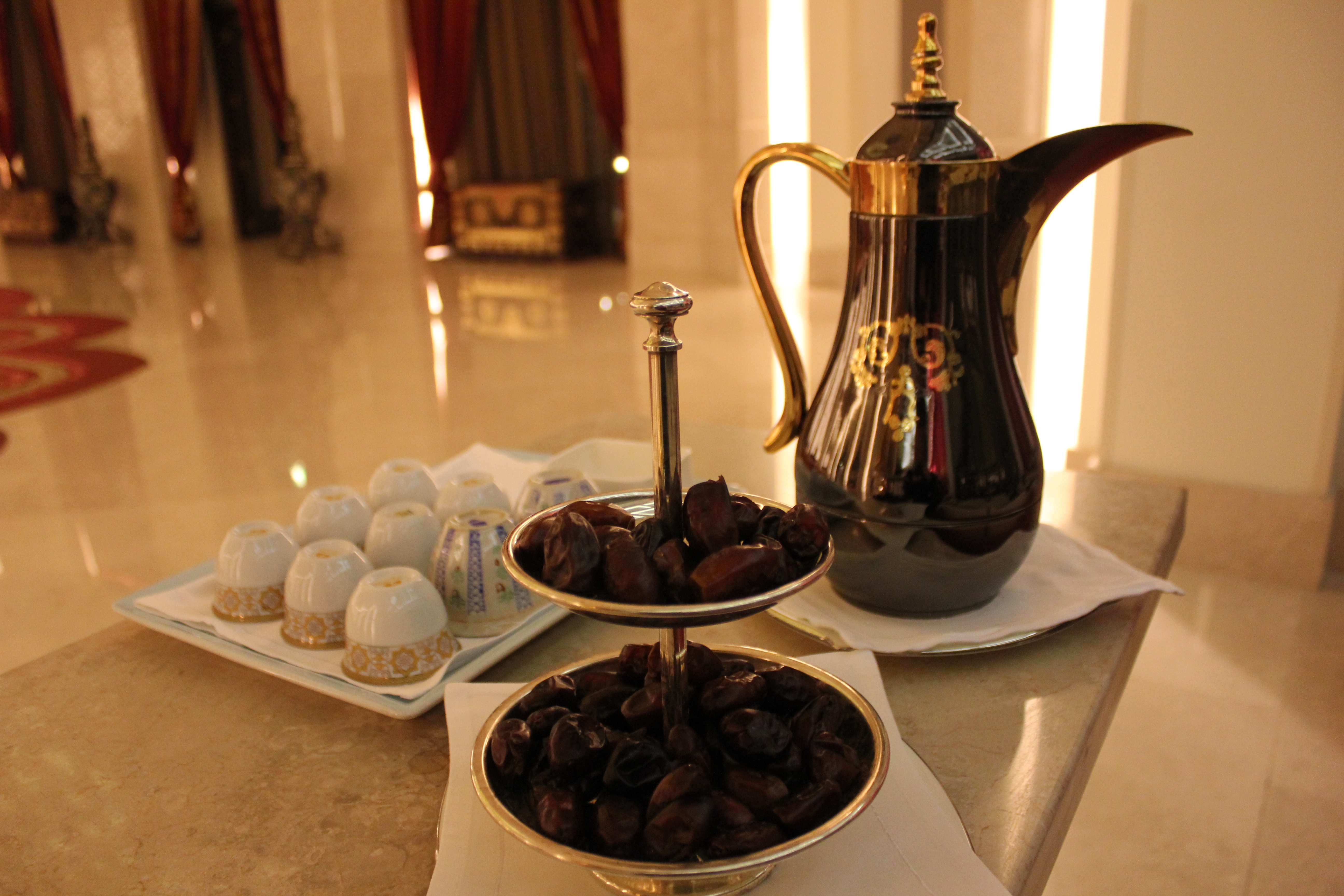 Чай из фиников из египта. Чай с финиками. Кофе с финиками. Чай для отелей. Чай и кофе в отеле.