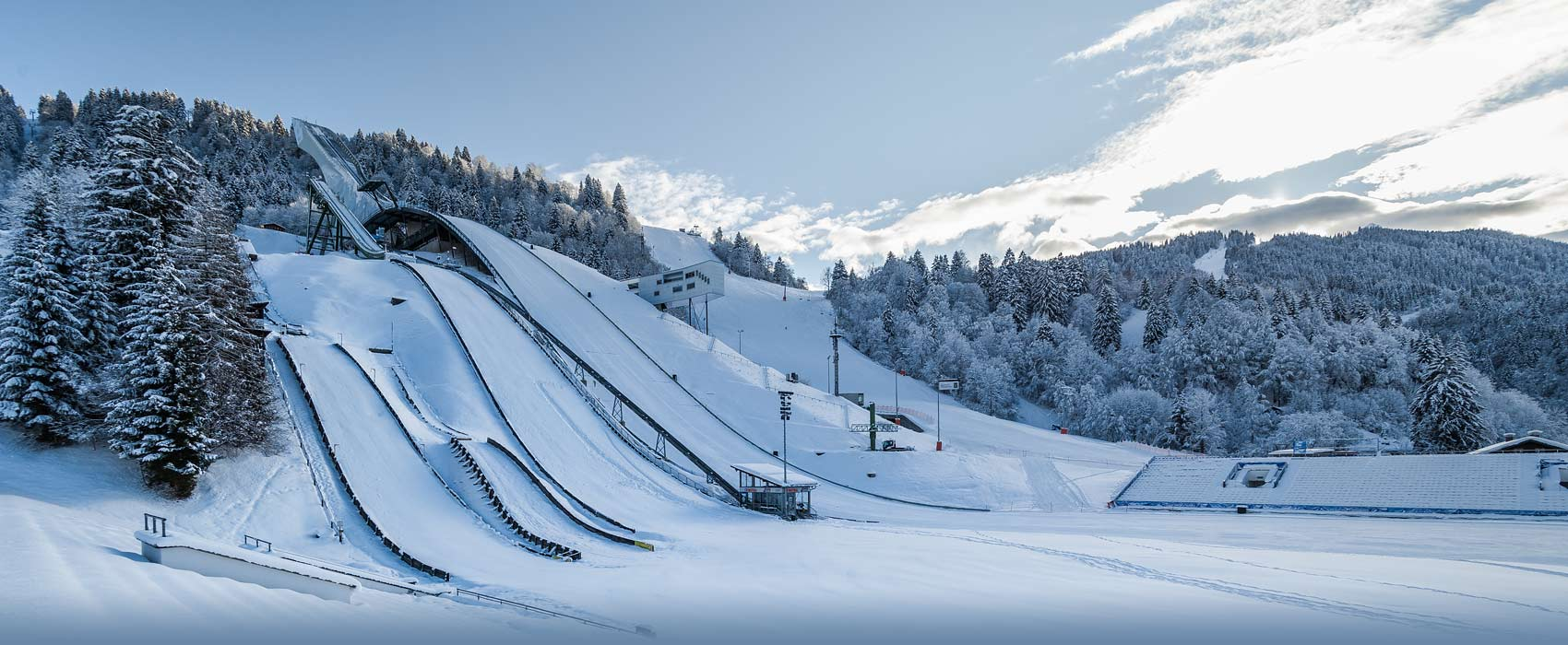 Центр горнолыжного спорта в германии 7. Гармиш-Партенкирхен горнолыжный. Гармиш-Партенкирхен трассы. Гармиш-Партенкирхен лыжные трассы. Garmisch-Partenkirchen горнолыжный курорт зимой.